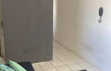 Imagem: O apartamento possui 2 Dormitórios, 1 Banheiro, 1 Vaga na garagem