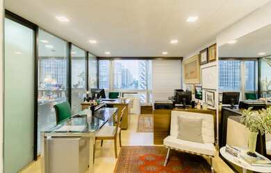 Imagem: O depósito possui 1 Vaga na garagem, 70m² de Área e está