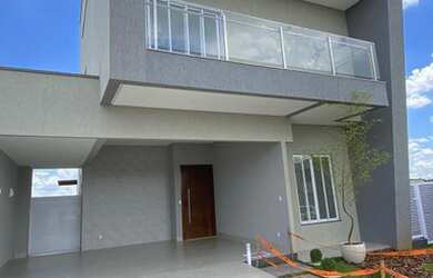 Imagem: A casa em condomínio possui 4 Dormitórios, 4 Banheiros, 4