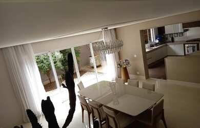 Imagem: A casa possui 3 Dormitórios, 5 Banheiros, 5 Vagas na garagem