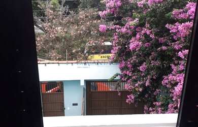 Imagem: A casa possui 5 Dormitórios, 4 Banheiros, 4 Vagas na garagem