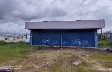 Imagem: O depósito à venda possui 5 Vagas na garagem e 720m² de Área