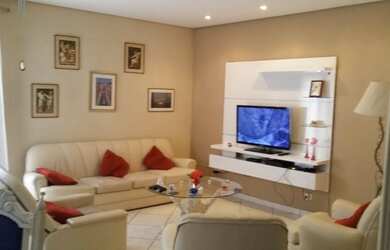 Imagem: A casa possui 4 Dormitórios, 5 Banheiros, 596m² de Área e