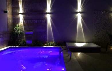 Imagem: A casa possui 3 Dormitórios, 2 Banheiros, 4 Vagas na garagem