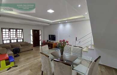 Imagem: A casa possui 4 Dormitórios, 1 Banheiro, 2 Vagas na garagem