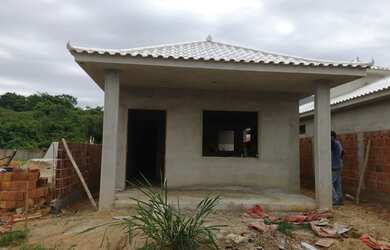 Imagem: A casa possui 2 Dormitórios, 2 Banheiros, 2 Vagas na garagem