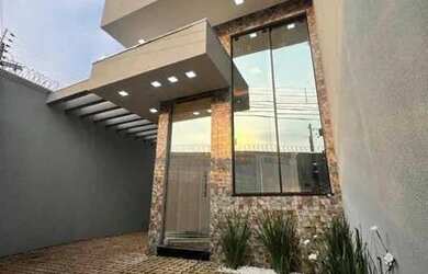 Imagem: A casa possui 2 Dormitórios, 1 Banheiro, 2 Vagas na garagem