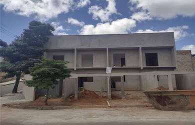 Imagem: A casa possui 2 Dormitórios, 1 Banheiro, 1 Vaga na garagem