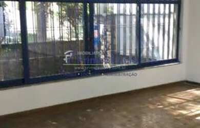 Imagem: O depósito possui 5 Vagas na garagem, 340m² de Área e está