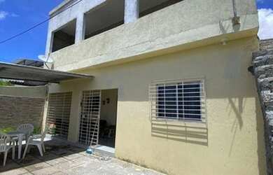 Imagem: A casa possui 4 Dormitórios, 2 Banheiros, 2 Vagas na garagem