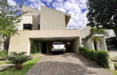 Imagem: A casa em condomínio possui 3 Dormitórios, 4 Banheiros, 1