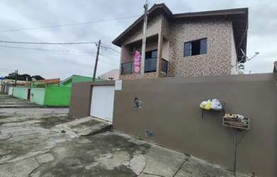 Imagem: A casa possui 3 Dormitórios, 2 Banheiros, 1 Vaga na garagem