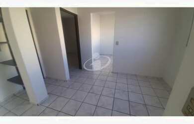 Imagem: O apartamento possui 1 Dormitório, 1 Banheiro, 1 Vaga na garagem