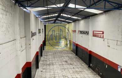 Imagem: O depósito possui 5 Vagas na garagem, 224m² de Área e está