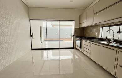 Imagem: A casa em condomínio possui 3 Dormitórios, 4 Banheiros, 2