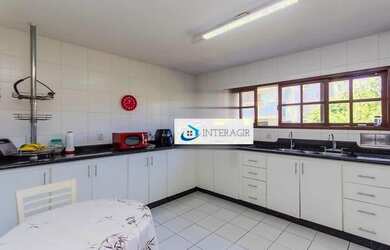 Imagem: A casa possui 4 Dormitórios, 4 Banheiros, 3 Vagas na garagem