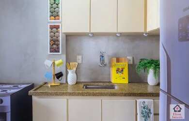 Imagem: O apartamento possui 1 Dormitório, 1 Banheiro, 1 Vaga na garagem