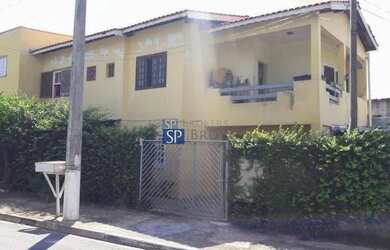 Imagem: A casa possui 5 Dormitórios, 5 Banheiros, 2 Vagas na garagem