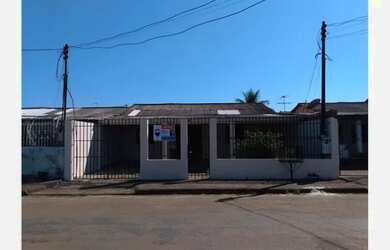 Imagem: A casa possui 2 Dormitórios, 1 Banheiro e 250m² de Área e