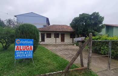 Imagem: A casa e possui 3 Dormitórios, Suítes, 1 Banheiro, 100-0m²