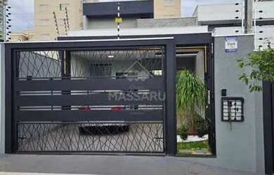 Imagem: A casa possui 3 Dormitórios, 2 Banheiros, 2 Vagas na garagem