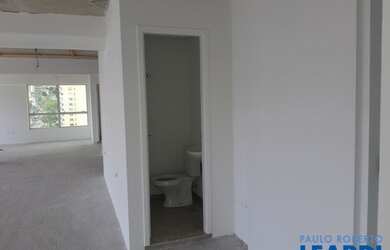 Imagem: O depósito possui 1 Vaga na garagem, 37m² de Área e está