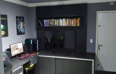 Imagem: O apartamento possui 2 Dormitórios, 1 Banheiro, 1 Vaga na garagem