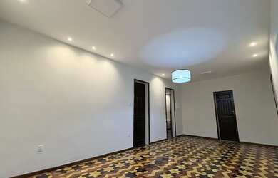 Imagem: A casa possui 3 Dormitórios, 2 Banheiros, 100m² de Área e