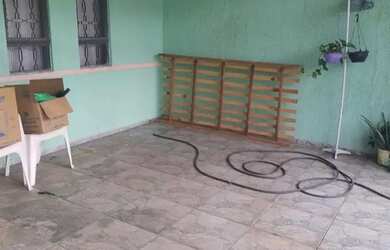 Imagem: A casa possui 2 Dormitórios, 1 Banheiro e está localizado