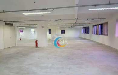 Imagem: O depósito possui 5 Vagas na garagem, 1.539m² de Área e