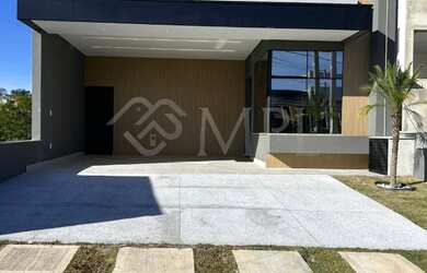 Imagem: A casa em condomínio possui 3 Dormitórios, 4 Banheiros, 250m²