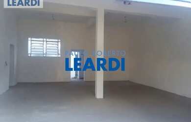 Imagem: O depósito possui 2 Vagas na garagem, 320m² de Área e está