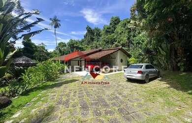 Imagem: A casa possui 3 Dormitórios, 4 Banheiros, 2 Vagas na garagem