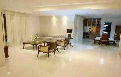 Imagem: A casa em condomínio possui 5 Dormitórios, 1 Banheiro, 4 Vagas