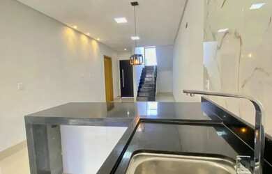 Imagem 13: Sobrado para venda com 217 metros quadrados com 4 quartos