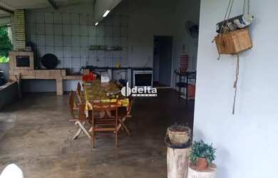 Imagem 4: Rancho com 4 suítes disponível para venda na Área Rural de Uberlândia-MG
