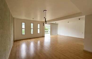 Imagem 1: JO646A - Excelente casa com 3 quartos (reversível para 4) com 244 m² em São Francisco - Ni