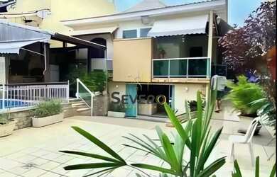 Imagem: A casa possui 3 Dormitórios, 1 Banheiro, 3 Vagas na garagem