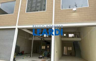 Imagem: O depósito possui 3 Vagas na garagem, 300m² de Área e Imóvel