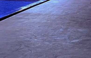 Imagem: A casa possui 1 Dormitório, 3 Banheiros, 5 Vagas na garagem