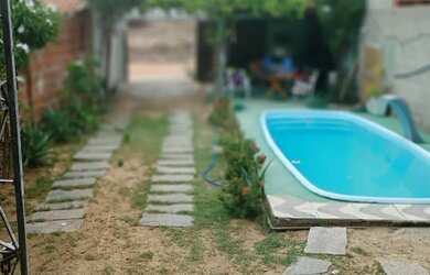 Imagem: A casa possui 3 Dormitórios, 3 Vagas na garagem, 100m² de