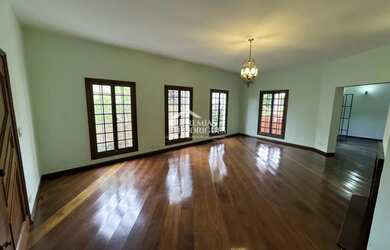 Imagem: A casa em condomínio possui 5 Dormitórios, 5 Banheiros, 2