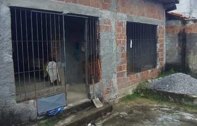 Imagem: A casa possui 3 Dormitórios, 2 Banheiros, 2 Vagas na garagem