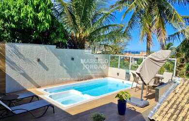 Imagem: A casa possui 4 Dormitórios, 2 Banheiros, 3 Vagas na garagem