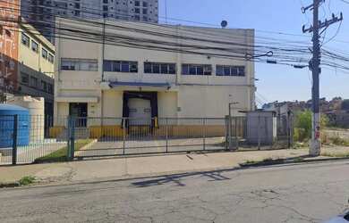 Imagem: O depósito possui 5 Vagas na garagem, 2.791m² de Área e