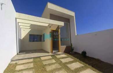 Imagem: A casa possui 3 Dormitórios, 1 Banheiro, 2 Vagas na garagem