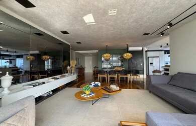 Imagem: O apartamento possui 4 Dormitórios, 5 Banheiros, 3 Vagas na