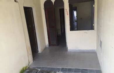 Imagem: A casa possui 2 Dormitórios, 1 Banheiro, 1 Vaga na garagem