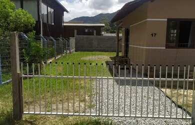 Imagem: A casa possui 2 Dormitórios, 1 Banheiro e está localizado