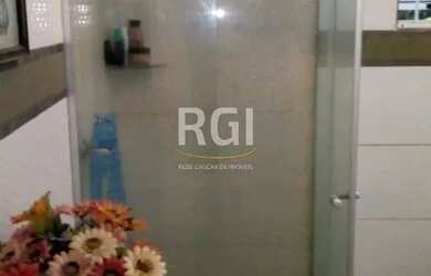 Imagem: A casa possui 3 Dormitórios, 1 Banheiro, 3 Vagas na garagem